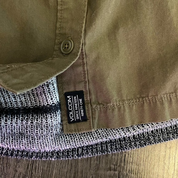 Volcom Green Cargo Button Down Long Sleeve Jacket with Pockets & Pattern Back - Picture 4 of 8